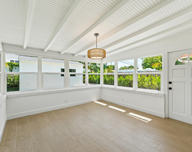 802 Lytle Street - Photo Thumbnail 3