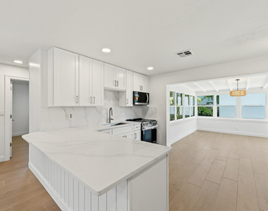 802 Lytle Street - Photo Thumbnail 15