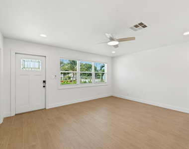 802 Lytle Street - Photo Thumbnail 13