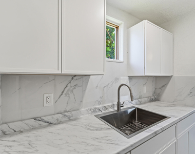 802 Lytle Street - Photo Thumbnail 25