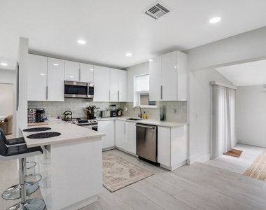 340 Summa Street - Photo Thumbnail 8