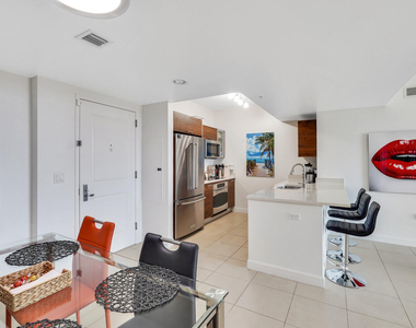 480 Hibiscus Street - Photo Thumbnail 4