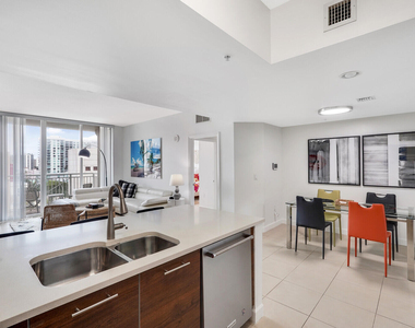 480 Hibiscus Street - Photo Thumbnail 10
