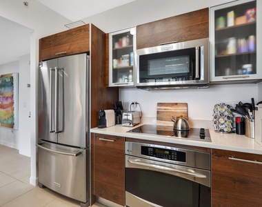 480 Hibiscus Street - Photo Thumbnail 8