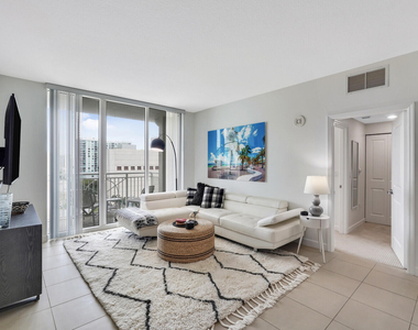480 Hibiscus Street - Photo Thumbnail 6
