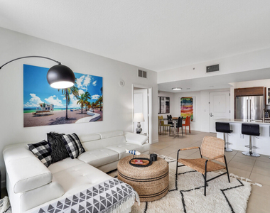 480 Hibiscus Street - Photo Thumbnail 7