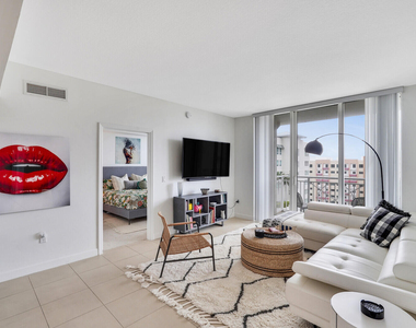 480 Hibiscus Street - Photo Thumbnail 3
