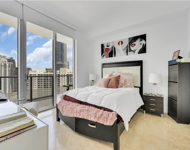 1300 Brickell Bay Drive - Photo Thumbnail 6