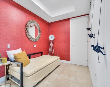 1300 Brickell Bay Drive - Photo Thumbnail 10