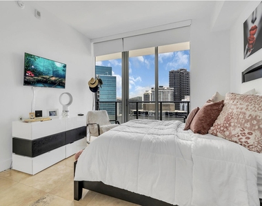 1300 Brickell Bay Drive - Photo Thumbnail 8