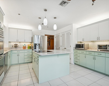 4112 W Palm Aire Drive - Photo Thumbnail 8