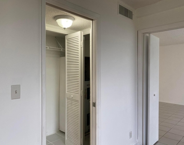 2751 S Palm Aire Drive - Photo Thumbnail 8