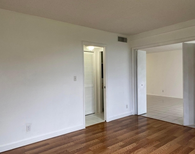 2751 S Palm Aire Drive - Photo Thumbnail 7