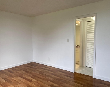 2751 S Palm Aire Drive - Photo Thumbnail 6