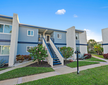 1561 Ne 12th Terrace - Photo Thumbnail 2