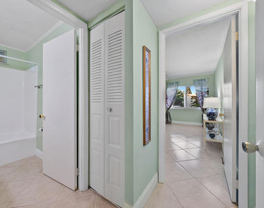 1561 Ne 12th Terrace - Photo Thumbnail 15