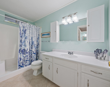1561 Ne 12th Terrace - Photo Thumbnail 14