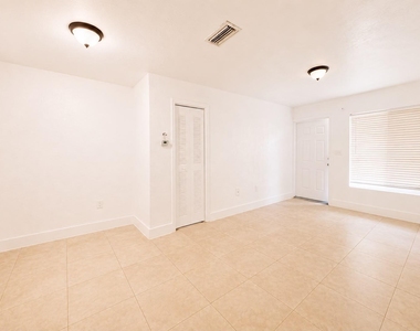 990 Nw 1st Street - Photo Thumbnail 1
