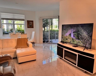 804 E Windward Way - Photo Thumbnail 1