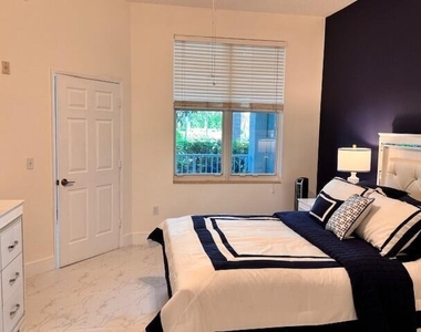 804 E Windward Way - Photo Thumbnail 7