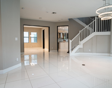 8665 E Baypoint Circle - Photo Thumbnail 5