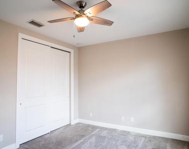8665 E Baypoint Circle - Photo Thumbnail 15