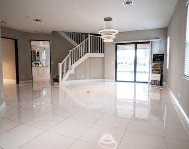 8665 E Baypoint Circle - Photo Thumbnail 4