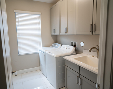 8665 E Baypoint Circle - Photo Thumbnail 16