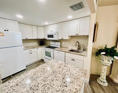 2800 N Ocean Drive - Photo Thumbnail 16