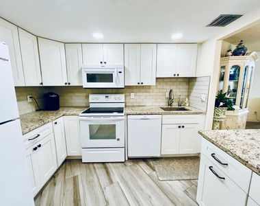 2800 N Ocean Drive - Photo Thumbnail 15