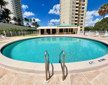 2800 N Ocean Drive - Photo Thumbnail 23
