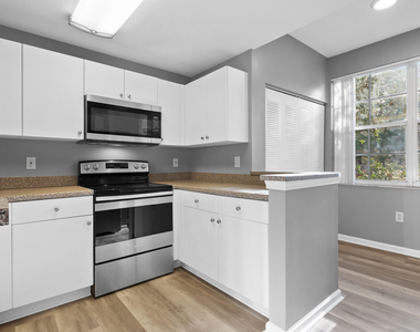 4822 Chancellor Drive - Photo Thumbnail 5