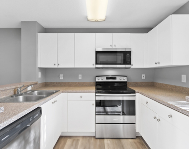 4822 Chancellor Drive - Photo Thumbnail 3