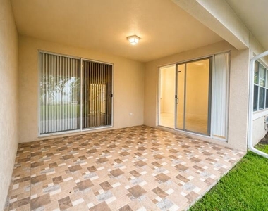 2480 S Coral Trace Circle S - Photo Thumbnail 12