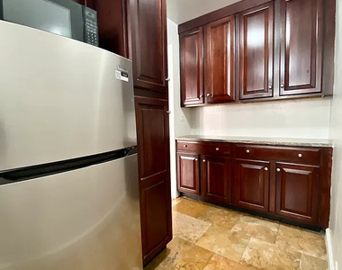 328 East 43rd Street - Photo Thumbnail 1