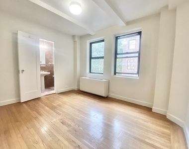 328 East 43rd Street - Photo Thumbnail 3