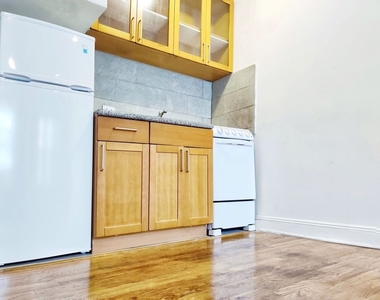 94 3rd Avenue - Photo Thumbnail 3