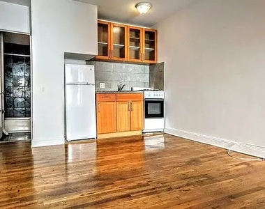 94 3rd Avenue - Photo Thumbnail 2