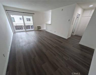 336 N Berendo St - Photo Thumbnail 3