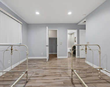 4351 Frost Drive - Photo Thumbnail 12
