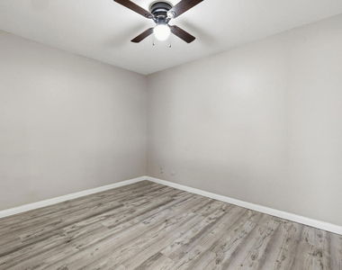 28947 E Thousand Oaks Boulevard - Photo Thumbnail 5
