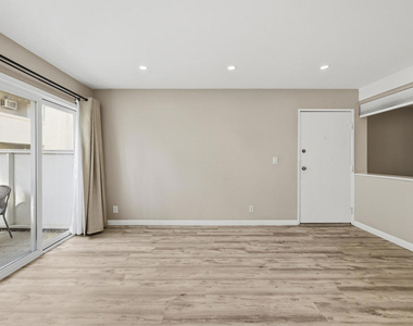 28947 E Thousand Oaks Boulevard - Photo Thumbnail 9