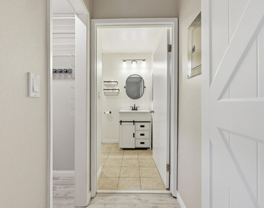 28947 E Thousand Oaks Boulevard - Photo Thumbnail 10