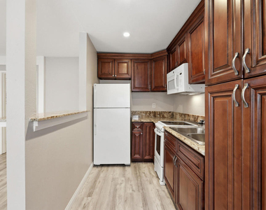 28947 E Thousand Oaks Boulevard - Photo Thumbnail 3