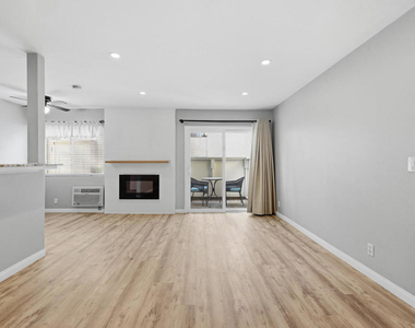 28947 E Thousand Oaks Boulevard - Photo Thumbnail 4