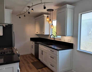 2422 Seahorse Avenue - Photo Thumbnail 7