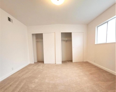 2422 Seahorse Avenue - Photo Thumbnail 12