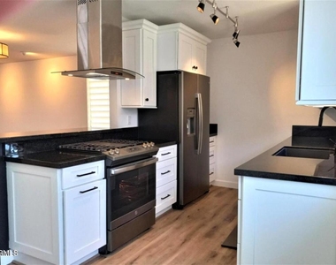 2422 Seahorse Avenue - Photo Thumbnail 6