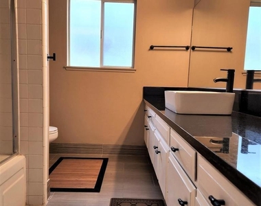 2422 Seahorse Avenue - Photo Thumbnail 15