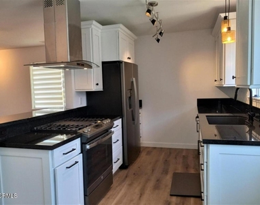 2422 Seahorse Avenue - Photo Thumbnail 8
